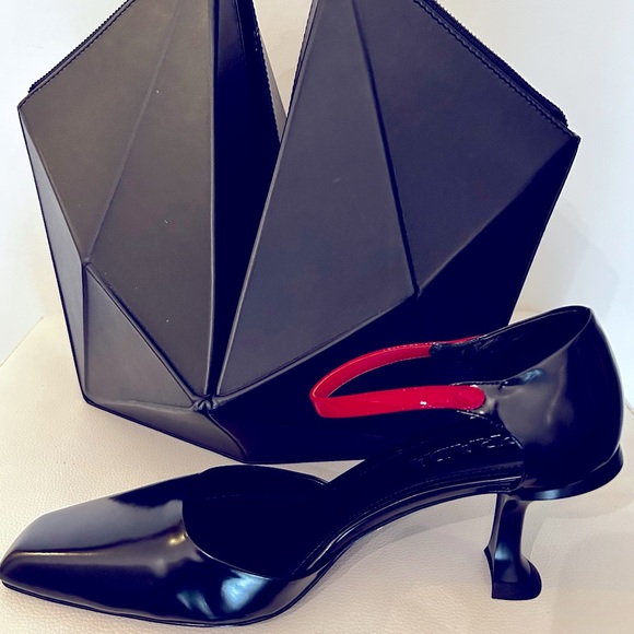 Prada- never worn, red and black leather avant-garde Mary Jane’s - Picture 4 of 4